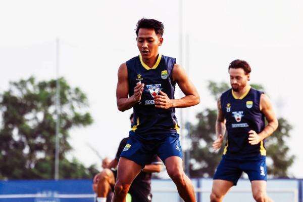 Persib Dapat Kabar Baik! Beckham Putra Pulih, Siap Comeback Lawan Persik Kediri Persib Dapat Kabar Baik! Beckham Putra Pulih, Siap Comeback Lawan Persik Kediri