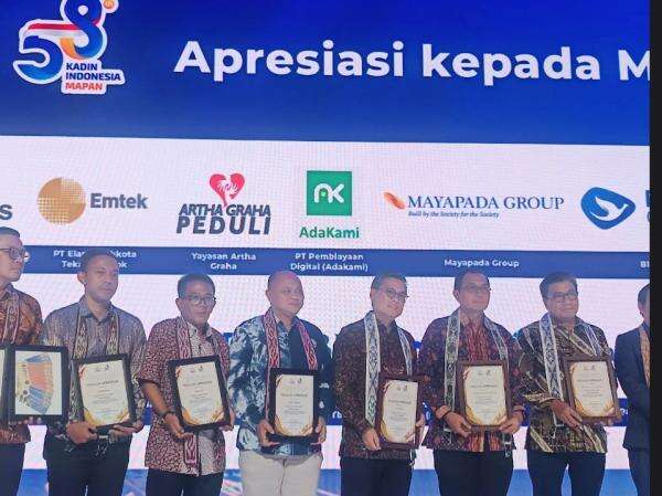 iNews Media Group Raih Penghargaan dari Kadin Indonesia atas Dedikasi Pemberitaan Dunia Usaha iNews Media Group Raih Penghargaan dari Kadin Indonesia atas Dedikasi Pemberitaan Dunia Usaha