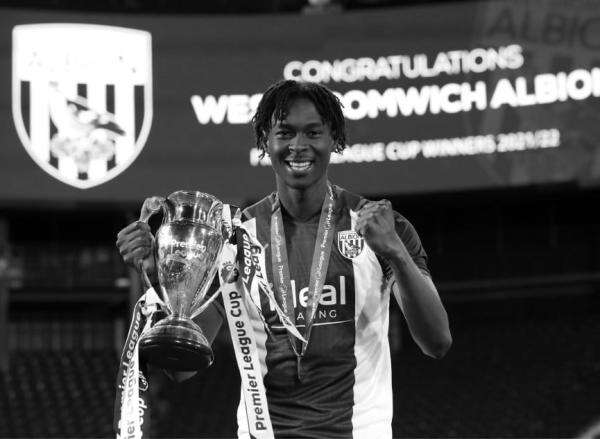 Mantan Pemain West Brom Quevin Castro Meninggal Dunia Usai Kolaps di Lapangan Mantan Pemain West Brom Quevin Castro Meninggal Dunia Usai Kolaps di Lapangan