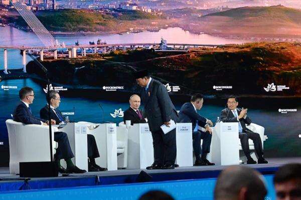 Prabowo Dapat 8 Kali Tepuk Tangan saat Pidato di Vladivostok Rusia, Ini Momen-momennya Prabowo Dapat 8 Kali Tepuk Tangan saat Pidato di Vladivostok Rusia, Ini Momen-momennya
