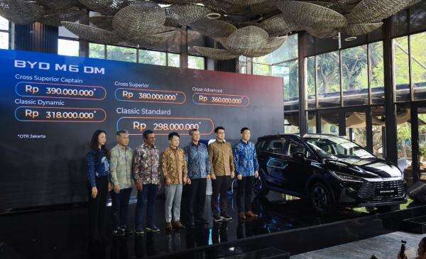 Bikin Kaget! BYD M6 DM Dibanderol mulai Rp298 Juta, Ada 2 Model Cross dan Classic Bikin Kaget! BYD M6 DM Dibanderol mulai Rp298 Juta, Ada 2 Model Cross dan Classic