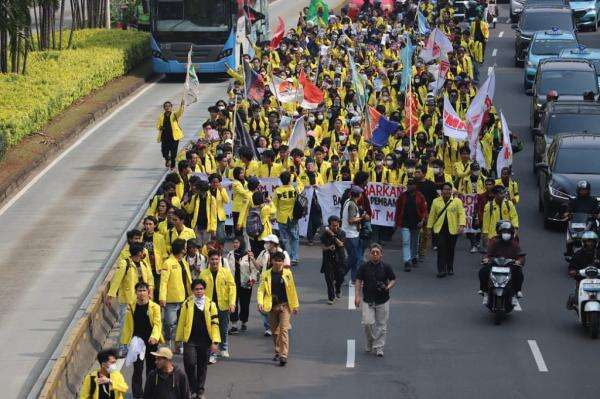 BEM UI Gelar Demo di Bundaran HI Hari Ini, Bawa 8 Tuntutan BEM UI Gelar Demo di Bundaran HI Hari Ini, Bawa 8 Tuntutan