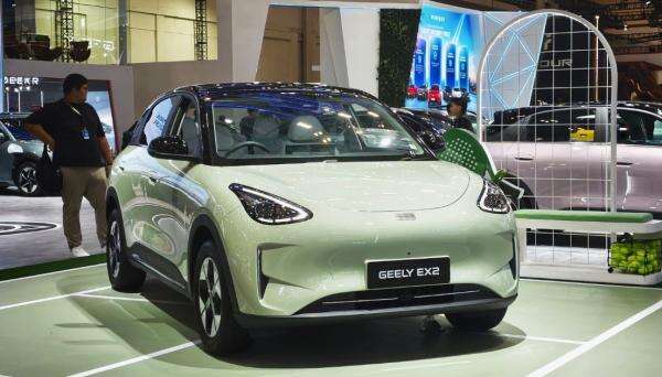 Bukukan 6.500 SPK, Geely Gandakan Produksi Mobil Listrik EX2 di Indonesia Bukukan 6.500 SPK, Geely Gandakan Produksi Mobil Listrik EX2 di Indonesia