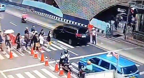 Begini Kronologi Perselisihan Satpam dengan Sopir Alphard di Bundaran HI Begini Kronologi Perselisihan Satpam dengan Sopir Alphard di Bundaran HI