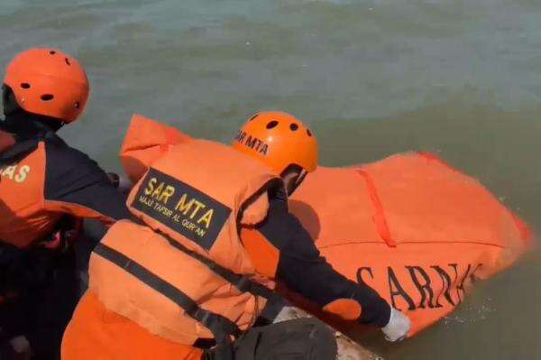 Nelayan Hilang usai Tabrakan Perahu di Tulang Bawang Lampung Ditemukan Tewas Nelayan Hilang usai Tabrakan Perahu di Tulang Bawang Lampung Ditemukan Tewas