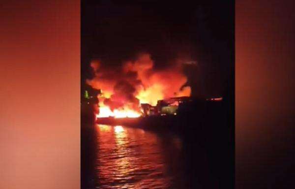 Kapal Angkut Bahan Kimia Terbakar di Kabaena Sultra, 2 ABK Tewas 13 Luka Kapal Angkut Bahan Kimia Terbakar di Kabaena Sultra, 2 ABK Tewas 13 Luka