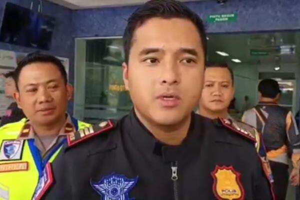 Detik-Detik Kecelakaan Tewaskan 4 Suporter PSS Sleman di Tol Madiun, Korban Bergeletakan di Jalan Detik-Detik Kecelakaan Tewaskan 4 Suporter PSS Sleman di Tol Madiun, Korban Bergeletakan di Jalan