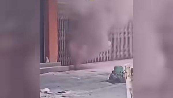 Viral Asap Pekat Muncul dari Dalam Tanah di Pasar Baru Jakpus, BPBD Ungkap Penyebabnya Viral Asap Pekat Muncul dari Dalam Tanah di Pasar Baru Jakpus, BPBD Ungkap Penyebabnya