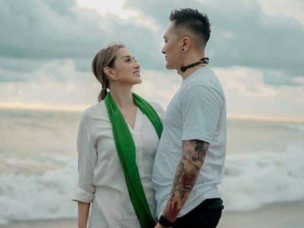 Terungkap! Ini Alasan Gugatan Cerai Sara Wijayanto atas Demian Diputus Verstek Terungkap! Ini Alasan Gugatan Cerai Sara Wijayanto atas Demian Diputus Verstek