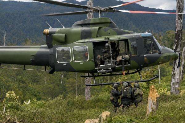 Aksi Prajurit Koops Habema Bantu Warga Butuh Pertolongan di Ugimba, Kerahkan Helikopter Aksi Prajurit Koops Habema Bantu Warga Butuh Pertolongan di Ugimba, Kerahkan Helikopter