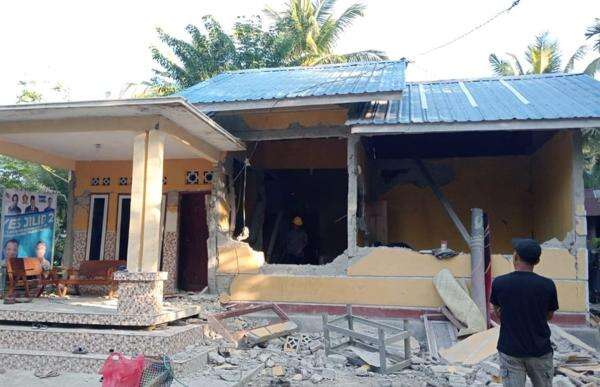 38 Orang Meninggal Dunia Akibat Gempa 7,7 NTT, Ribuan Warga Mengungsi 38 Orang Meninggal Dunia Akibat Gempa 7,7 NTT, Ribuan Warga Mengungsi