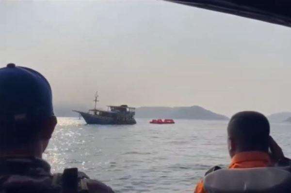 Kronologi Kapal Wisata KM Feronia Tenggelam di Pulau Tatawa, Terbalik usai Masuk Pusaran Air Kronologi Kapal Wisata KM Feronia Tenggelam di Pulau Tatawa, Terbalik usai Masuk Pusaran Air