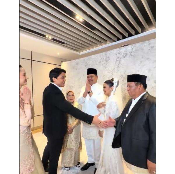 Sang Adik Rena Oktapia Menikah, Billy Syahputra Terharu dan Teringat Mendiang Olga Sang Adik Rena Oktapia Menikah, Billy Syahputra Terharu dan Teringat Mendiang Olga