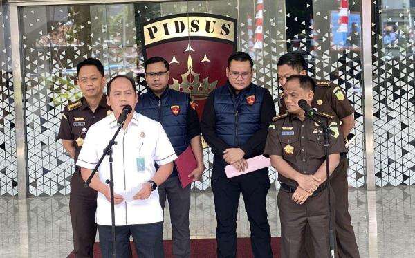 Kejagung: Meski Jadi Tersangka Korupsi dan TPPU, Febrie Ardiansyah Masih Berstatus ASN Kejagung: Meski Jadi Tersangka Korupsi dan TPPU, Febrie Ardiansyah Masih Berstatus ASN