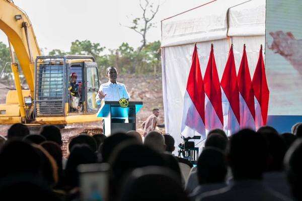 Bahlil Pastikan Warga Terdampak Proyek Blok Masela Bakal Dapat Ganti Untung Bahlil Pastikan Warga Terdampak Proyek Blok Masela Bakal Dapat Ganti Untung