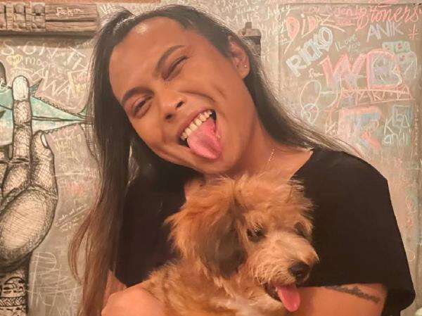 Profil Rahadian M Saputra, Pria yang Viral Berkebaya di Kirab Malam 1 Suro Mangkunegaran Profil Rahadian M Saputra, Pria yang Viral Berkebaya di Kirab Malam 1 Suro Mangkunegaran
