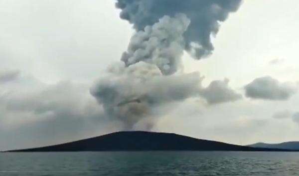 PVMBG Ingatkan Potensi Letusan Gunung Anak Krakatau Masih Tinggi, Warga Dilarang Masuk Radius 3 Km PVMBG Ingatkan Potensi Letusan Gunung Anak Krakatau Masih Tinggi, Warga Dilarang Masuk Radius 3 Km