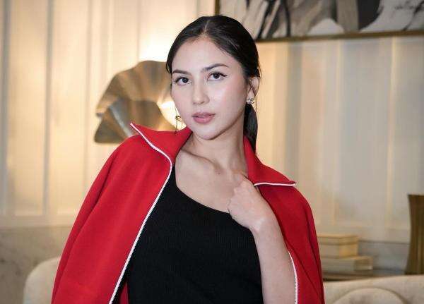 Jessica Mila Jawab Tuduhan Netizen soal Liburan di Pulau Padar saat Rute Ditutup Jessica Mila Jawab Tuduhan Netizen soal Liburan di Pulau Padar saat Rute Ditutup