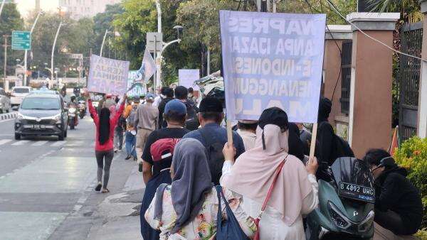 Aksi Demo Pemakzulan Gibran Bubar, Lalu Lintas di Tugu Tani Kembali Normal Aksi Demo Pemakzulan Gibran Bubar, Lalu Lintas di Tugu Tani Kembali Normal
