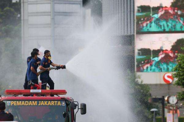 Pemprov DKI Lanjutkan Penyemprotan Water Mist Hari Ini, Atasi Dampak Abu Anak Krakatau Pemprov DKI Lanjutkan Penyemprotan Water Mist Hari Ini, Atasi Dampak Abu Anak Krakatau