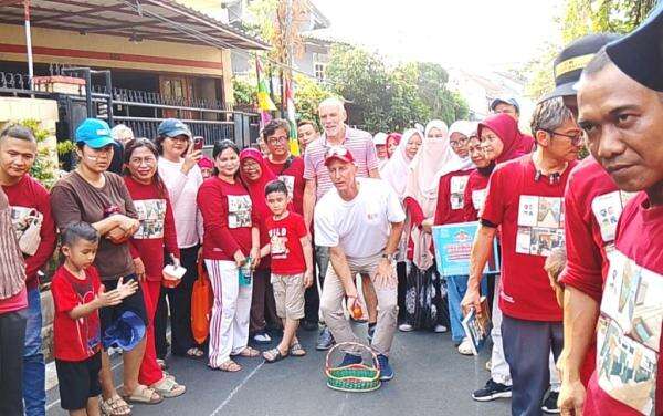Momen Dubes Belanda Asyik Ikut Lomba 17 Agustusan di Duren Sawit Jaktim Momen Dubes Belanda Asyik Ikut Lomba 17 Agustusan di Duren Sawit Jaktim