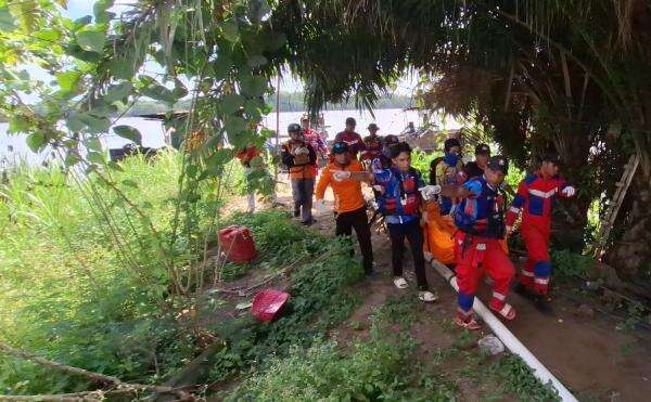 Pemancing Hilang di Sungai Mahakam Ditemukan Meninggal Dunia, Operasi SAR Resmi Ditutup Pemancing Hilang di Sungai Mahakam Ditemukan Meninggal Dunia, Operasi SAR Resmi Ditutup