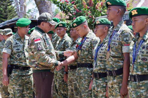 Kunjungi Yonif TP 930/Toda Tebi, Pesan Menhan: Bantu Warga Atasi Kesulitan Kunjungi Yonif TP 930/Toda Tebi, Pesan Menhan: Bantu Warga Atasi Kesulitan