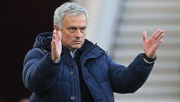 Mourinho Blak-Blakan Sempat Setuju Jadi Penerus Ferguson di Manchester United, tapi Terpaksa ke Chelsea Mourinho Blak-Blakan Sempat Setuju Jadi Penerus Ferguson di Manchester United, tapi Terpaksa ke Chelsea