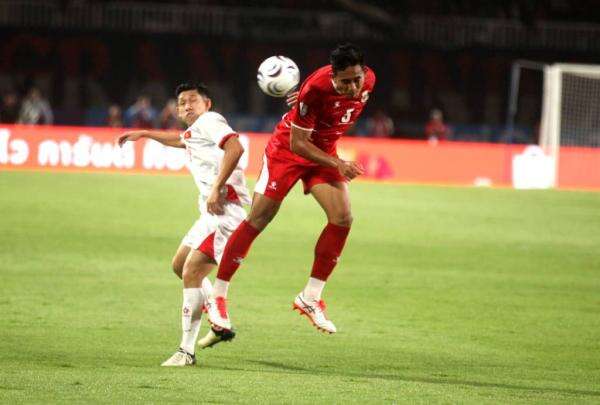 Viral Suporter Timnas Ngamuk Bentak Pemain dari Tribune, Rizky Ridho Turun Tangan Viral Suporter Timnas Ngamuk Bentak Pemain dari Tribune, Rizky Ridho Turun Tangan
