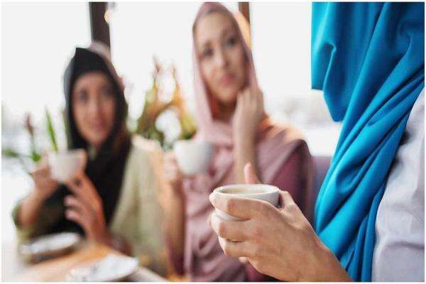 Waspada! 2 Dosa Lisan Ini Sering Dilakukan Kaum Wanita Tanpa Sadar Waspada! 2 Dosa Lisan Ini Sering Dilakukan Kaum Wanita Tanpa Sadar