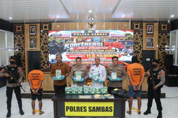 Polisi Bongkar Peredaran Sabu 11,67 Kg di Sambas Kalbar, 2 Tersangka Ditangkap Polisi Bongkar Peredaran Sabu 11,67 Kg di Sambas Kalbar, 2 Tersangka Ditangkap