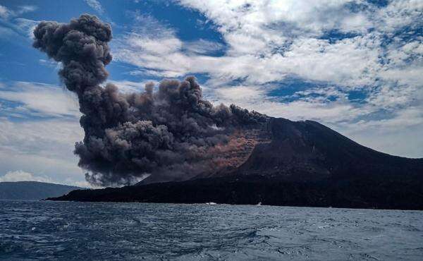 Sejarah Letusan Dahsyat Gunung Krakatau hingga Terbentuknya Anak Krakatau Sejarah Letusan Dahsyat Gunung Krakatau hingga Terbentuknya Anak Krakatau