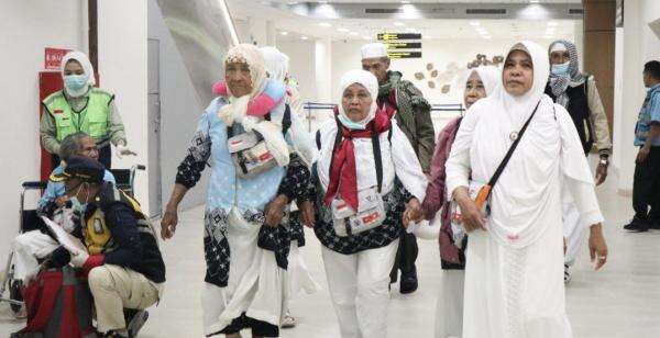 Fase Pemulangan Gelombang II dari Madinah Dimulai, 48 Persen Jamaah Tiba di Indonesia Fase Pemulangan Gelombang II dari Madinah Dimulai, 48 Persen Jamaah Tiba di Indonesia