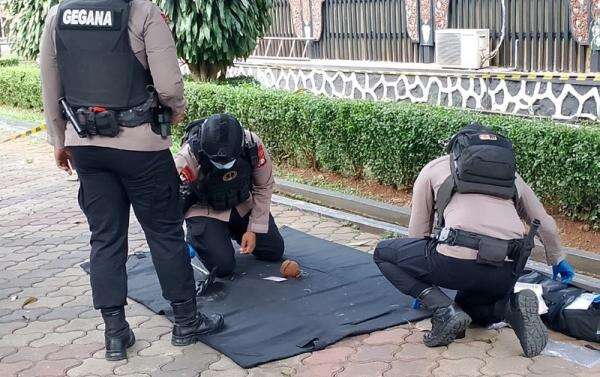 Mortir Tua Ditemukan di Anjungan TMII, Tim Gegana Turun Tangan Mortir Tua Ditemukan di Anjungan TMII, Tim Gegana Turun Tangan