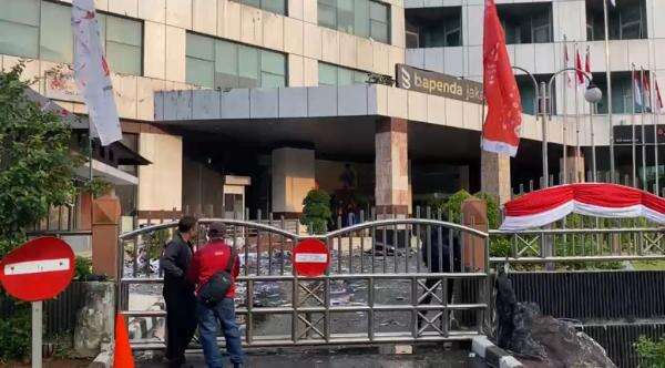Kebakaran Gedung Bapenda DKI, 1 Orang Dilarikan ke RS Kebakaran Gedung Bapenda DKI, 1 Orang Dilarikan ke RS