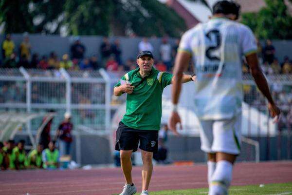 Persebaya Unggul Duluan tapi Gagal Menang, Bernardo Tavares Bongkar Masalah Green Force di Laga Perdana Persebaya Unggul Duluan tapi Gagal Menang, Bernardo Tavares Bongkar Masalah Green Force di Laga Perdana