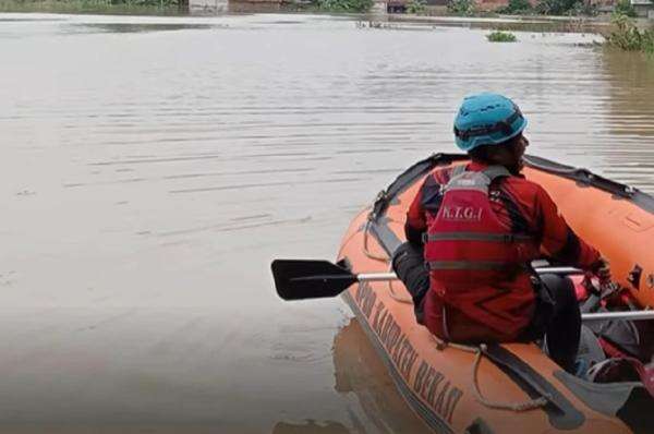 Banjir Kepung Kabupaten Bekasi: 41 Desa Terendam, 5.344 Warga Mengungsi Banjir Kepung Kabupaten Bekasi: 41 Desa Terendam, 5.344 Warga Mengungsi