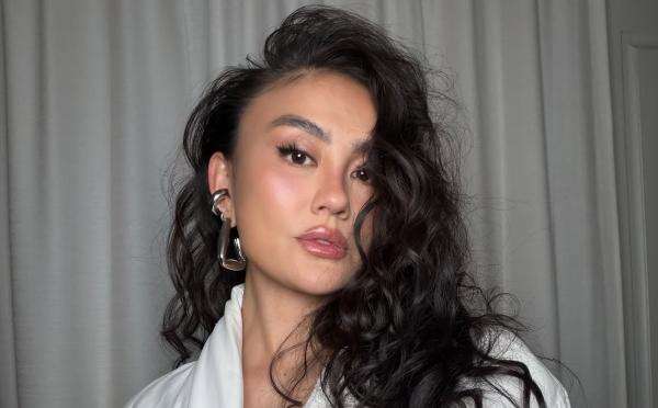 Agnez Mo Pulang ke Indonesia Siap Galang Dana untuk Korban Kebakaran Hutan Agnez Mo Pulang ke Indonesia Siap Galang Dana untuk Korban Kebakaran Hutan