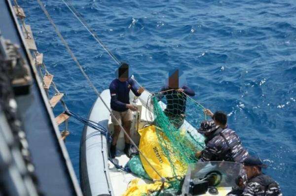 Bertaruh Nyawa! The Frogman Kopaska Evakuasi Korban Tewas KM Virgo Transport dari Dasar Laut Bertaruh Nyawa! The Frogman Kopaska Evakuasi Korban Tewas KM Virgo Transport dari Dasar Laut