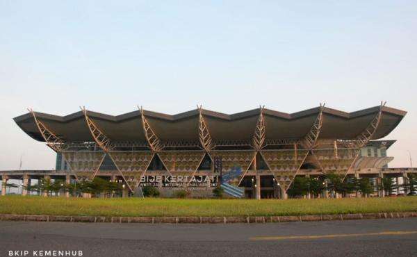 Bandara Kertajati Dipersiapkan Jadi Fasilitas TNI AU hingga Perawatan Pesawat Tempur Bandara Kertajati Dipersiapkan Jadi Fasilitas TNI AU hingga Perawatan Pesawat Tempur