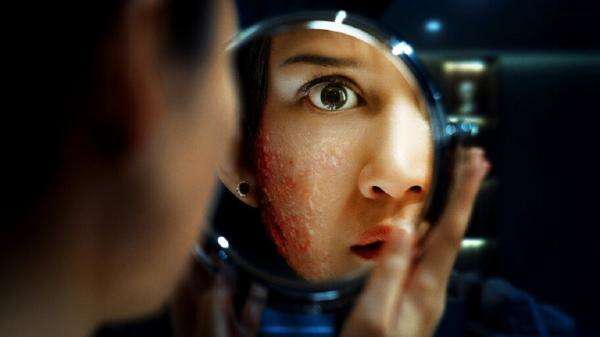 Sinopsis Film A Normal Woman, Sisi Gelap Mewahnya Dunia Sosialita Sinopsis Film A Normal Woman, Sisi Gelap Mewahnya Dunia Sosialita