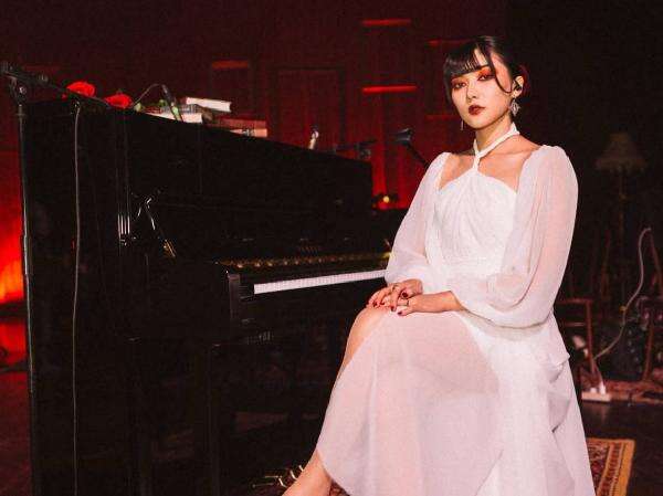 Geger! Isyana Sarasvati Akan Tampil di Lollapalooza 2027 di India Geger! Isyana Sarasvati Akan Tampil di Lollapalooza 2027 di India