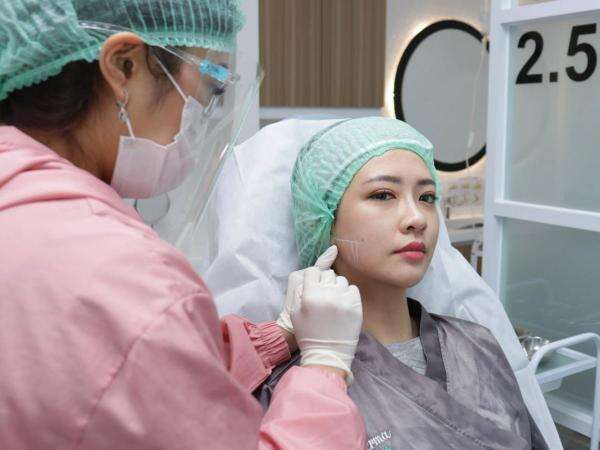 Botox Tak Hanya Hilangkan Kerutan, Dokter Ungkap Bisa Bentuk Proporsi Wajah Juga Botox Tak Hanya Hilangkan Kerutan, Dokter Ungkap Bisa Bentuk Proporsi Wajah Juga