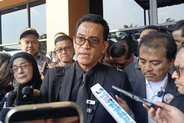 Kubu Roy Suryo Yakin Praperadilan Dikabulkan, Klaim Polda Metro Gagal Buktikan Unsur Pasal ITE Kubu Roy Suryo Yakin Praperadilan Dikabulkan, Klaim Polda Metro Gagal Buktikan Unsur Pasal ITE