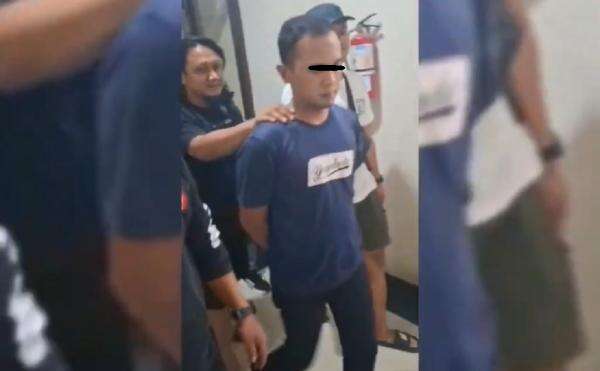 Terungkap! Motif Pria Siram Air Keras 2 Bocah di Sumedang gegara Utang Rp850.000 Terungkap! Motif Pria Siram Air Keras 2 Bocah di Sumedang gegara Utang Rp850.000