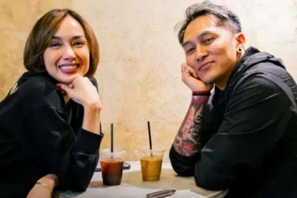 Sidang Cerai Sara Wijayanto dan Demian Aditya Berpeluang Verstek, Apa Alasannya? Sidang Cerai Sara Wijayanto dan Demian Aditya Berpeluang Verstek, Apa Alasannya?