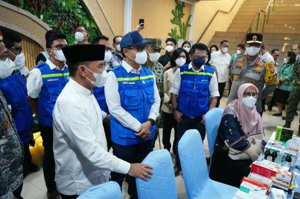 Menkes dan Gubernur Kalteng Turun Langsung Cek Dampak Kabut Asap Warga Palangka Raya Menkes dan Gubernur Kalteng Turun Langsung Cek Dampak Kabut Asap Warga Palangka Raya