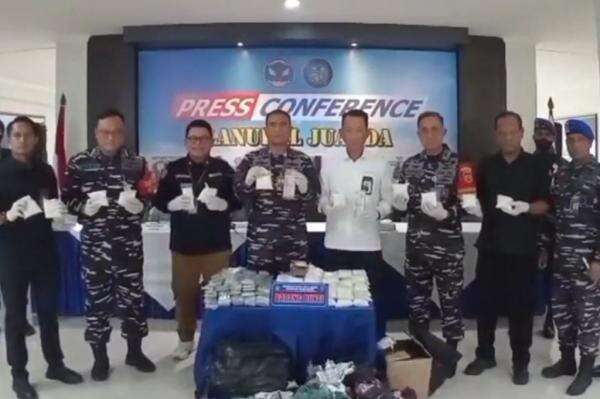 TNI AL Gagalkan Penyelundupan Sabu dan Obat Keras Senilai Rp336 Juta di Bandara Juanda TNI AL Gagalkan Penyelundupan Sabu dan Obat Keras Senilai Rp336 Juta di Bandara Juanda