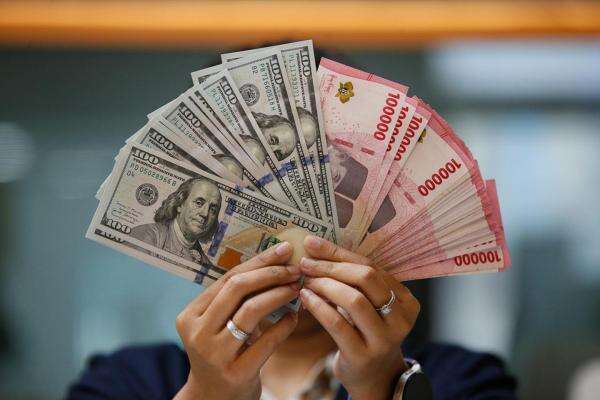 Rupiah Berakhir Perkasa, Makin Jauh dari Level Rp18.000 per Dolar AS Rupiah Berakhir Perkasa, Makin Jauh dari Level Rp18.000 per Dolar AS