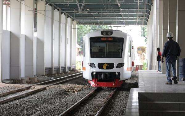 Duh! KRL Tangerang-Duri dan KA Bandara Alami Gangguan Akibat Vandalisme Duh! KRL Tangerang-Duri dan KA Bandara Alami Gangguan Akibat Vandalisme